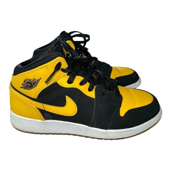 Jordan Other - Jordan 1 Mid Little Kids Shoes Black/Varsity Maize-White size 6Y